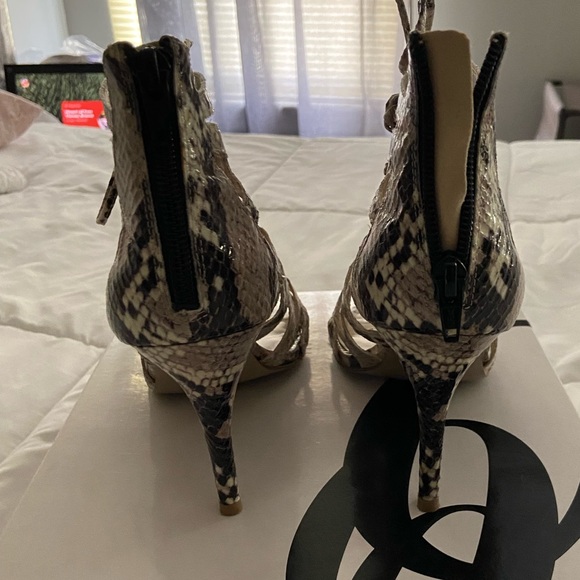 Nine West Python Print lace up heels size 8 - Picture 2 of 4